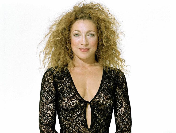 Alex Kingston body measurements lips facelift